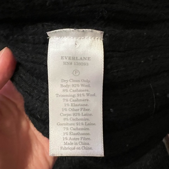 Everlane wool-cashmere V-neck cardigan - Picture 4 of 4